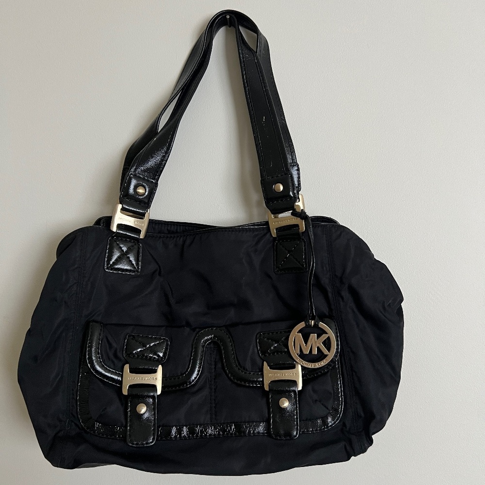 Black shoulder bag